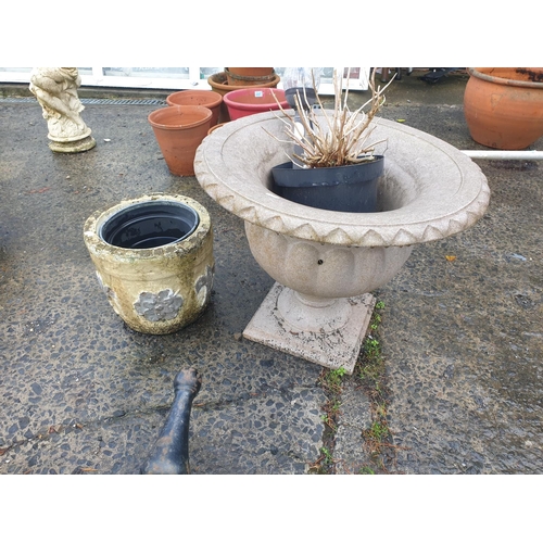 646 - Plastic Garden Urn (17