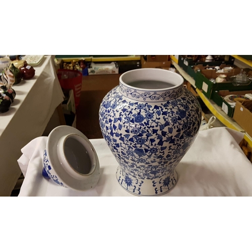 318 - Blue & White Lidded Urn - approx 17.5