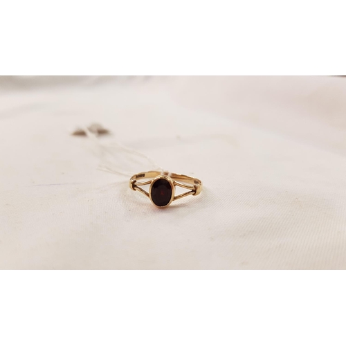 434 - 9ct Gold & Garnet Size 