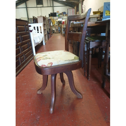 568 - Vintage Four Legged Dressing Table Swivel Chair.