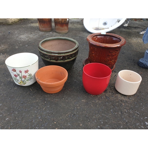 644 - Quantity of Various Garden Pots & Planters.