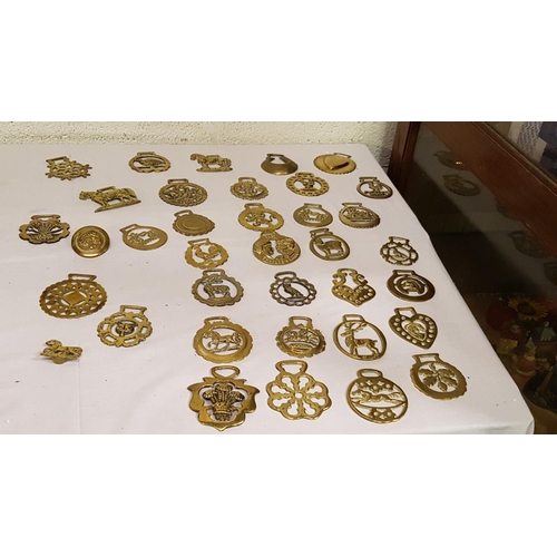 180 - Tray of Assorted Horse Brasses.