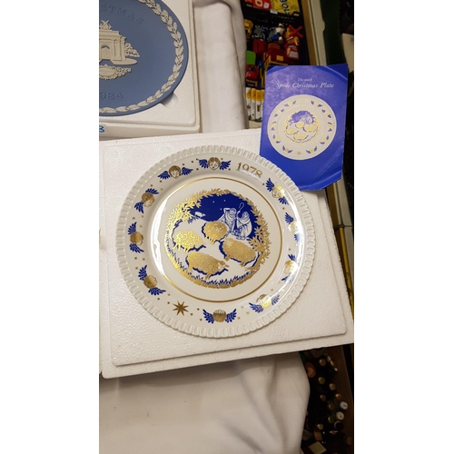 283 - Spode Christmas Plate 1976, Spode Christmas Plate 1978 and Wedgwood Jasperware Christmas Plate 1984.