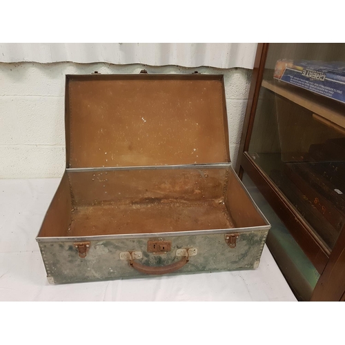 117 - 1940's American Green Stripe Metal Travel Case.