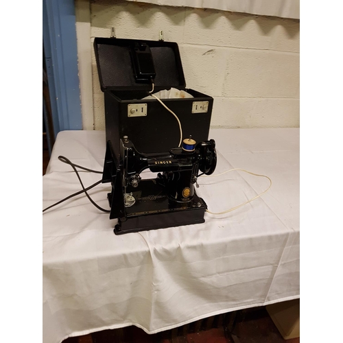 141 - Vintage Singer 221K Featherweight Sewing Machine in Case.