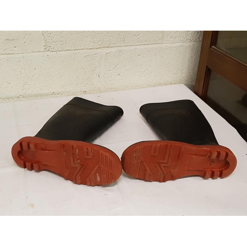 147 - Pair of Dunlop Size 9 Steel Toe Capped Wellingtons.
