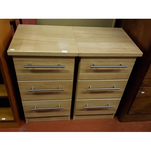 557 - Pair of Light Oak Effect Three Drawer Bedside Units - Approx 27