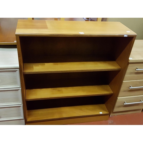 558 - Free Standing, Golden Oak Three Shelf Bookcase - Approx 3ft tall x 32