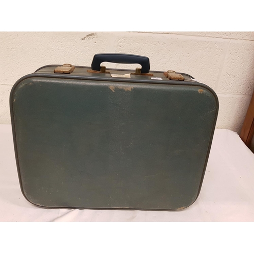 92 - Vintage Travel Case & Selection of Vintage Clothing.