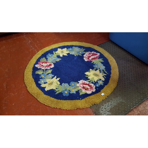 537 - Circular Woollen Floor Rug - 45