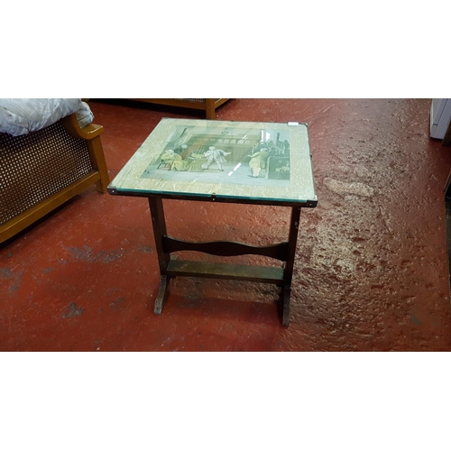 550 - Glazed Tilt-top Fire Screen Table.