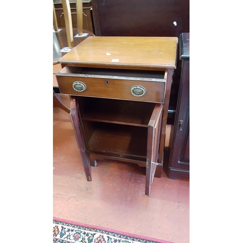 607 - Oak Twin Door, Single Drawer Cabinet on Bracket Feet - 78cm tall x 55cm wide x 21cm deep.