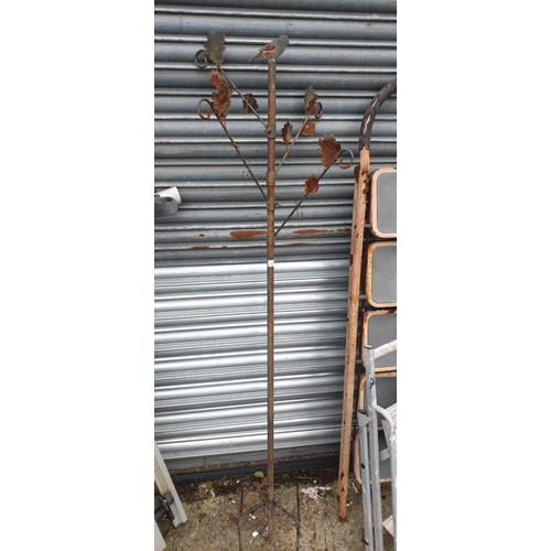 662 - Cast Iron Decorative Garden Pole.