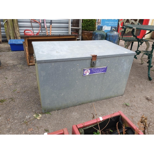 679 - Anti-Mate Lockable Metal Storage Box - 20