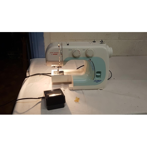 91 - Janome New Home Harmony 2039 Electric Sewing Machine.