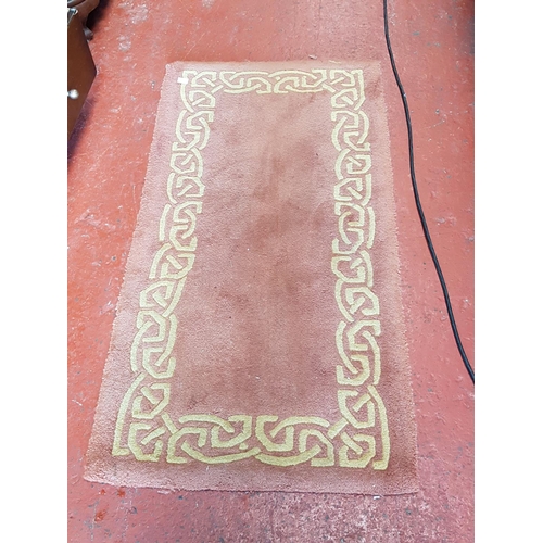 Hand Tufted Celtic Design Collection Rug - approx 4ft x 25