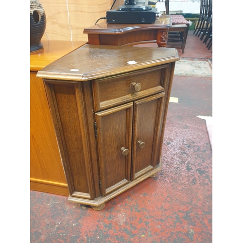 578 - Oak Floor Standing Corner Cabinet with Twin Doors & Single Drawer - approx 70cm tall.