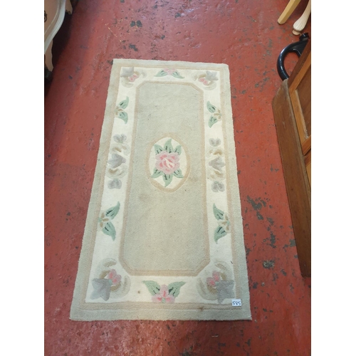 585 - Cream Floral Pattern Rug - approx 23
