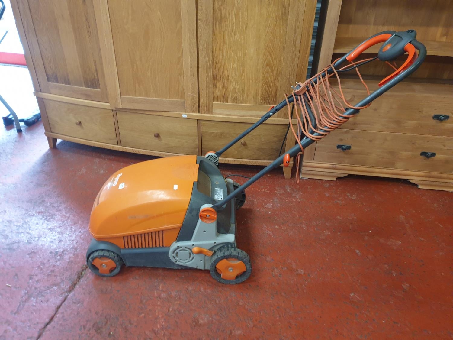 Electric Flymo Lawn Rake Compact 3400.