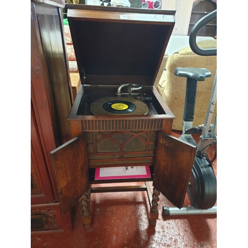 Oak Gramophone Cabinet on Barley Twist Legs with Turntable - not ...