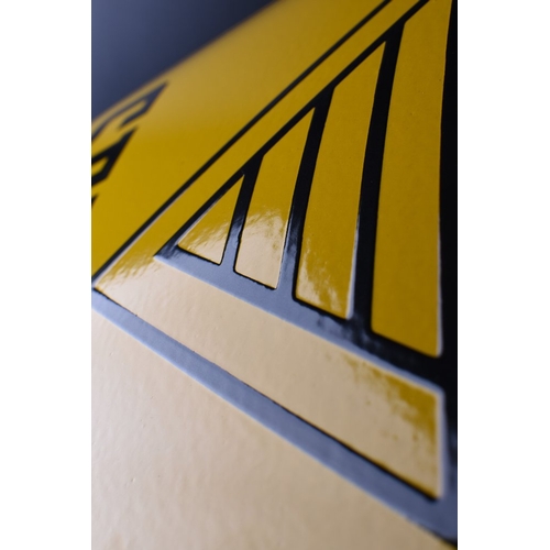 141 - RENAULT SERVICE - beautiful strong relief



actual photo of actual sign you are going to bid on.

N... 