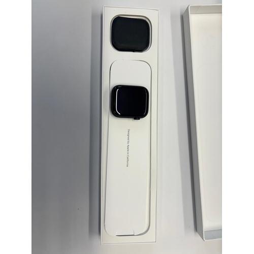 100 - Lot 1- Apple Watch Series 8 midnight