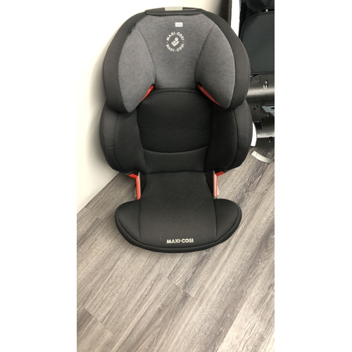 202 - Maxi-Cosi rodifix car seat  