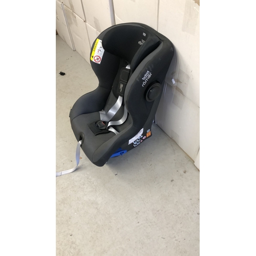 216 - Lot 216- Britax Romer car seat