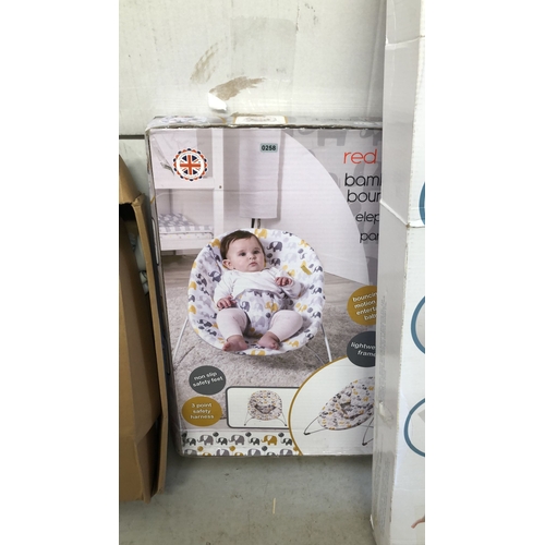 258 - Lot 258- 4 baby items