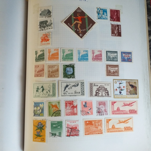 162 - World collection in Red springback album - looks to be fairly basic Est £5-10