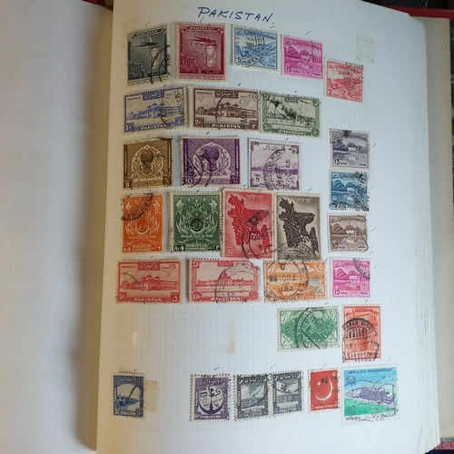 162 - World collection in Red springback album - looks to be fairly basic Est £5-10