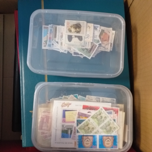 17 - Innoteck Box containing stamps off paper in packets, mostly Channel Is, IOM  & Falklands total weigh... 