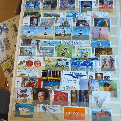 17 - Innoteck Box containing stamps off paper in packets, mostly Channel Is, IOM  & Falklands total weigh... 