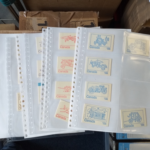 21 - Booklets: Shoe box with a fully described Canadian collection combined with booklets from New Zealan... 