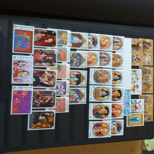 26 - Box: 6 Collections including Australia (1991 ? 2004 Mounted Mint + Used) Haley?s Comet (Commonwealth... 