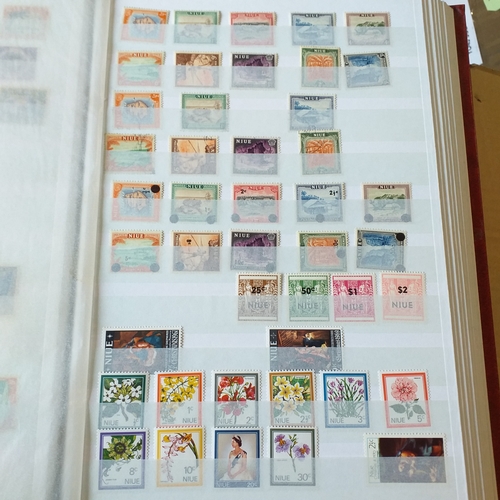 26 - Box: 6 Collections including Australia (1991 ? 2004 Mounted Mint + Used) Haley?s Comet (Commonwealth... 