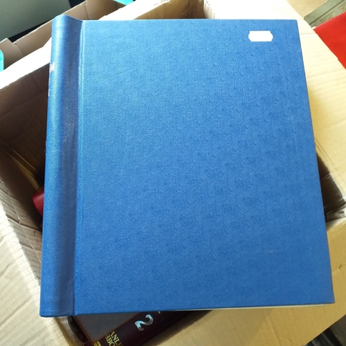 26 - Box: 6 Collections including Australia (1991 ? 2004 Mounted Mint + Used) Haley?s Comet (Commonwealth... 