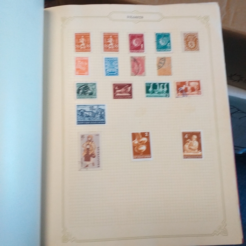 26 - Box: 6 Collections including Australia (1991 ? 2004 Mounted Mint + Used) Haley?s Comet (Commonwealth... 