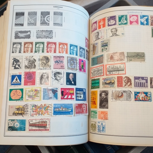 37 - Glory box of world collections in albums and stock books (6 good stock books), Large Citation stamp ... 