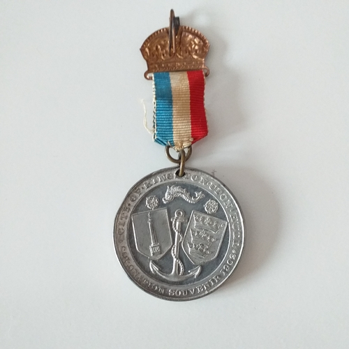 18 - City of Kingston upon Hull King Edward VII Coronation Souvenir 1902 medal with Ribbon