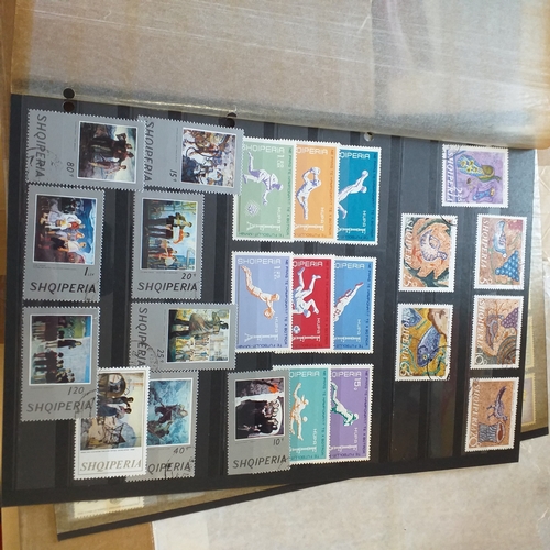 153 - Albania small collection on 13 album pages and 3 stock cards, mint / used with the odd set CTO stron... 