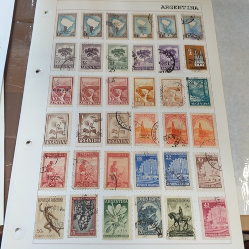 157 - Argentina collection on approx 20 pages, mainly mint from early to recent.