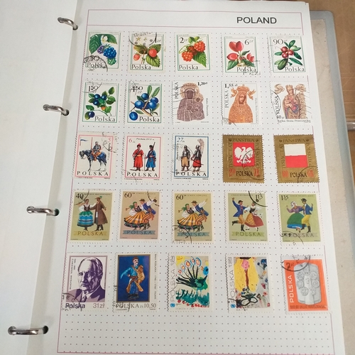 272 - Poland collection in 4 ring binder from 1920's to early 2000's, ideal for thematics with many sets p... 