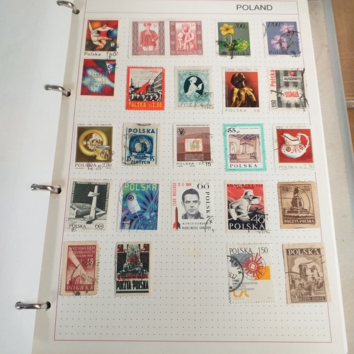 272 - Poland collection in 4 ring binder from 1920's to early 2000's, ideal for thematics with many sets p... 