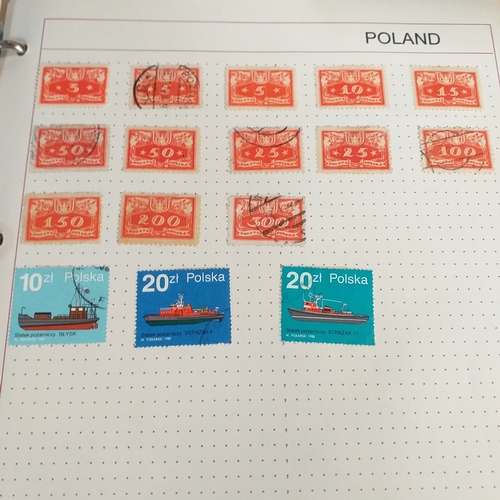 272 - Poland collection in 4 ring binder from 1920's to early 2000's, ideal for thematics with many sets p... 