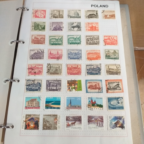 272 - Poland collection in 4 ring binder from 1920's to early 2000's, ideal for thematics with many sets p... 