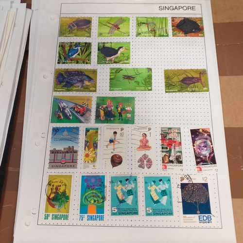 288 - Singapore collection on approx 30 album pages / stock cards, with bulk of the collection QE2 issues ... 