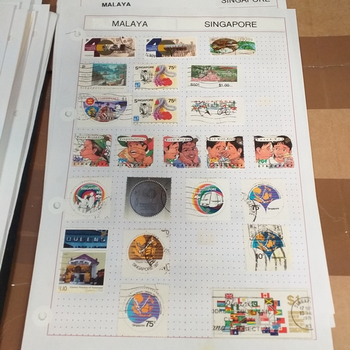 288 - Singapore collection on approx 30 album pages / stock cards, with bulk of the collection QE2 issues ... 