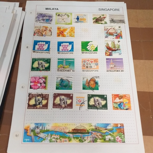 288 - Singapore collection on approx 30 album pages / stock cards, with bulk of the collection QE2 issues ... 