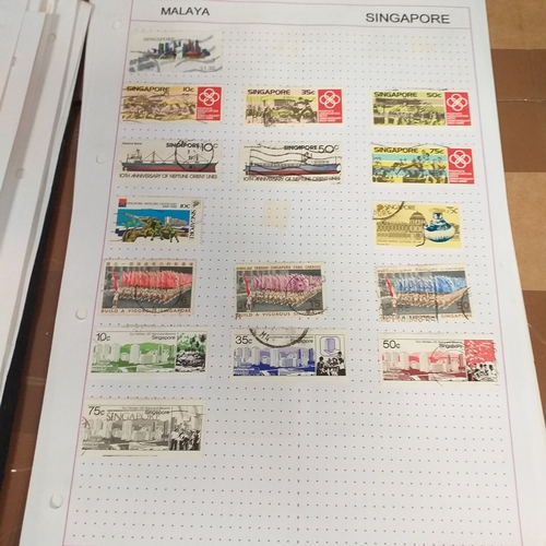 288 - Singapore collection on approx 30 album pages / stock cards, with bulk of the collection QE2 issues ... 